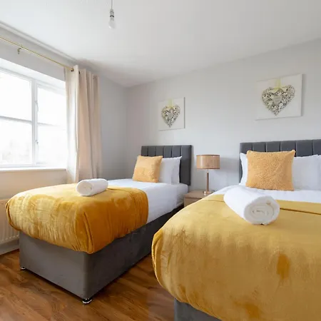 Lovely 2 Bedroom With River & View Apartment