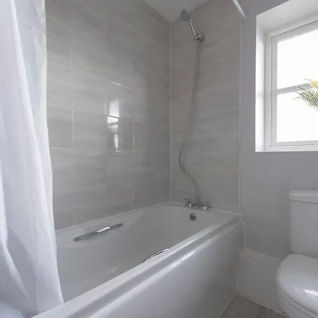 Lovely 2 Bedroom With River & View