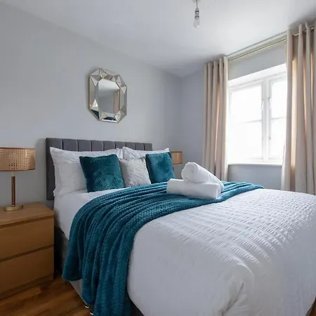 Lovely 2 Bedroom With River & View Apartment London