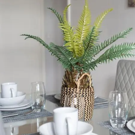 Apartment Lovely 2 Bedroom With River & View *