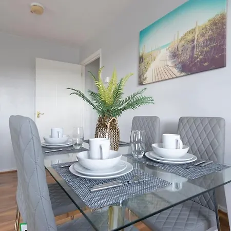 Apartment Lovely 2 Bedroom With River & View London