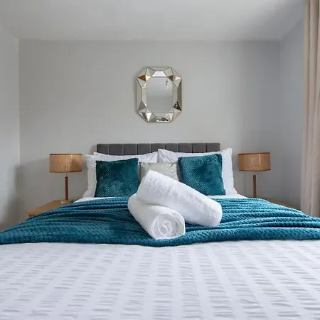 Lovely 2 Bedroom With River & View Apartment London