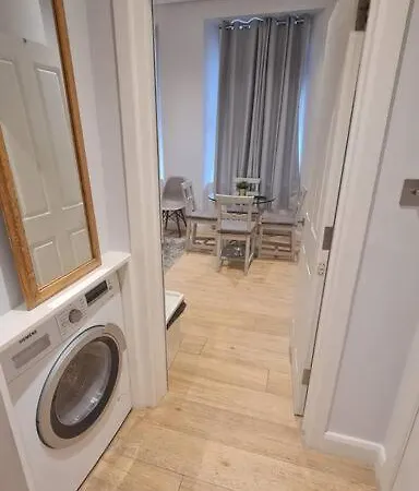 Apartment 1 Bedroom Prime Location London