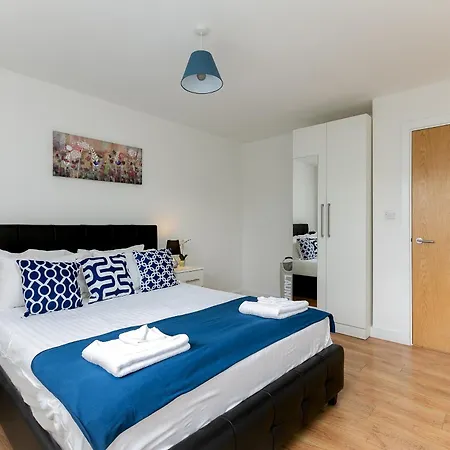 Skyvillion - Cozy In Town With Free Parking & Wifi *