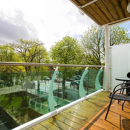 Skyvillion - Cozy In Town With Free Parking & Wifi