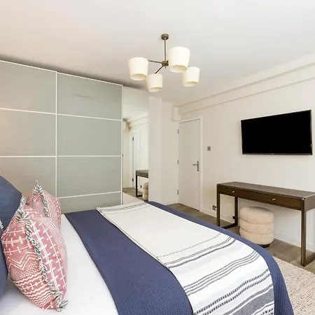 Apartahotel Buckingham & Lloyds 5*