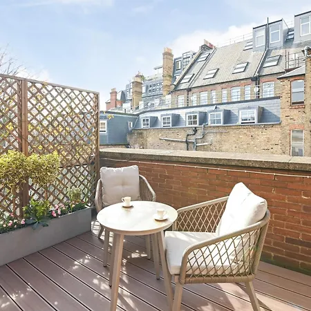 Buckingham & Lloyds Apartahotel 5*