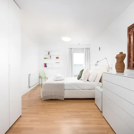 Two Bedroom Flat With Balcony In Central Wimbledon * London