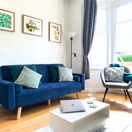 Charming Victorian Retreat In West Hampstead Apartment