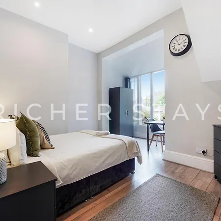 Hackney Guest Hotel *