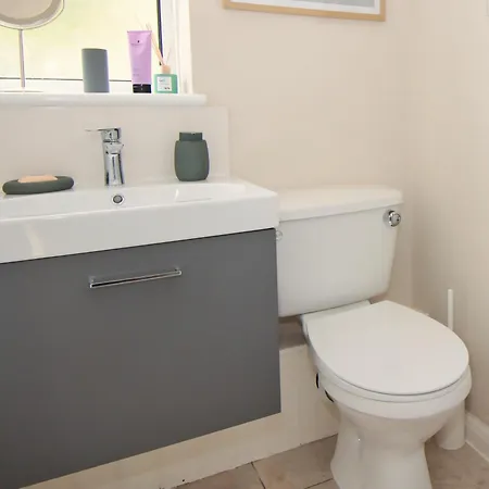 Spacious Double Room With Private Bathroom In Quiet Area Only 20 Min To Central London Streatham Vale
