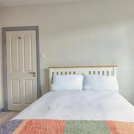 Homestay Spacious Double Room With Private Bathroom In Quiet Area Only 20 Min To Central London Streatham Vale