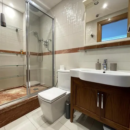 Luxe - Hyde Park - 2bed 3bath A/c + Lift