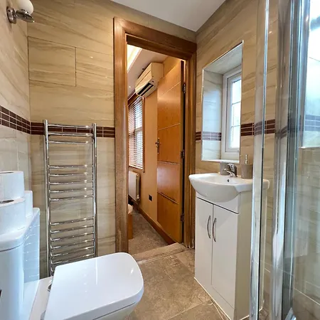 Apartament Luxe - Hyde Park - 2bed 3bath A/c + Lift