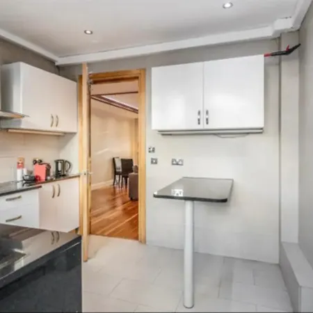 Luxe - Hyde Park - 2bed 3bath A/c + Lift Apartment *