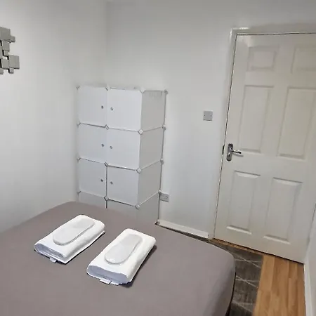 Apartment Modern 2 Bedroom *