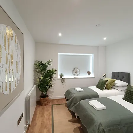 Snuggle Inn: Riverside With Thames Views * London