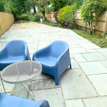 Countryside 2 Bed Cottage- Aylesbury