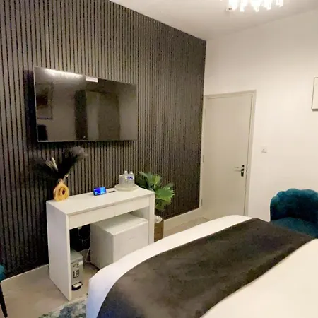 Holiday home The Lux Ville, Stunning 6 Bedroom In London *