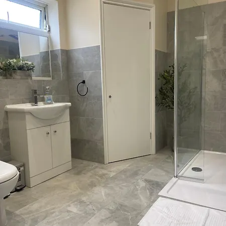 The Lux Ville, Stunning 6 Bedroom In London