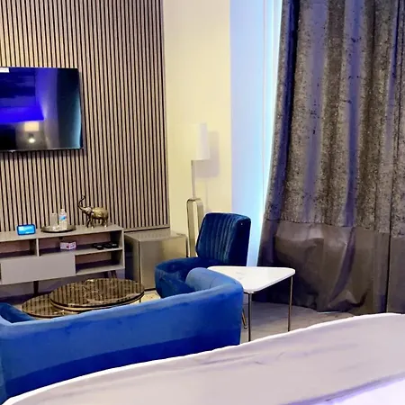 The Lux Ville, Stunning 6 Bedroom In London Holiday home