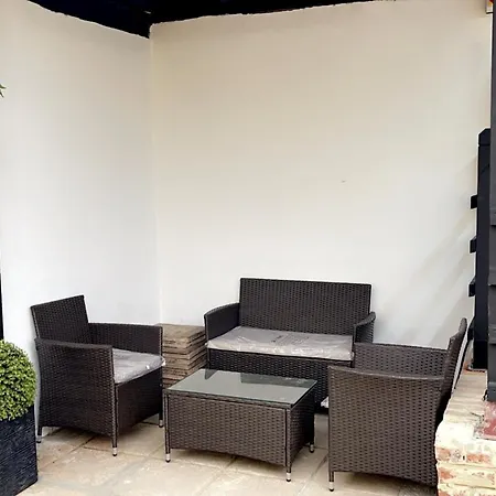 The Lux Ville, Stunning 6 Bedroom In London Holiday home *