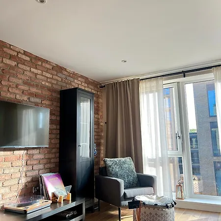 Modern Flat Your Stylish Escape * London