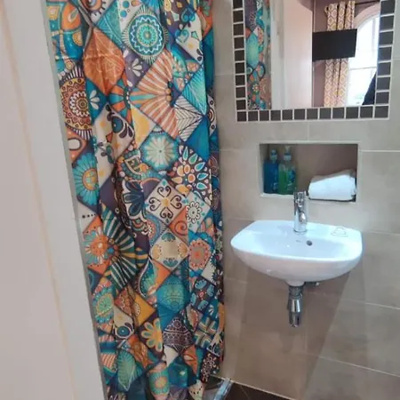 Cosy 2 Bedroom In City Center Euston London