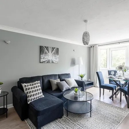 Centrally Located Islington Apartment London