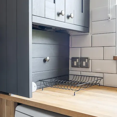 Centrally Located Islington Apartment London