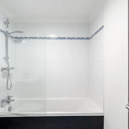 Centrally Located Islington Apartment London