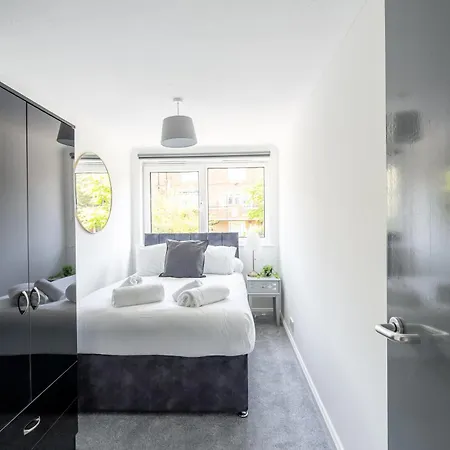 Centrally Located Islington Apartment London