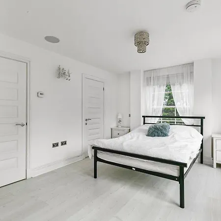 The Essex Mansion Spa Holiday home *