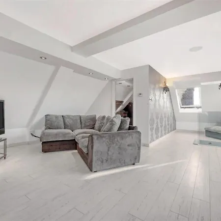 Holiday home The Essex Mansion Spa Romford