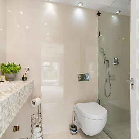 The Essex Mansion Spa Holiday home *