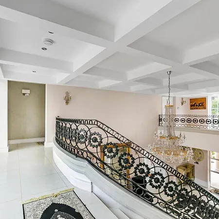 The Essex Mansion Spa Holiday home