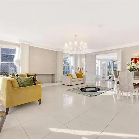 Holiday home The Essex Mansion Spa Romford