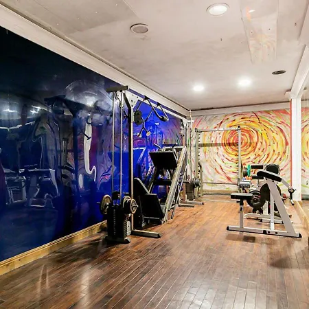 The Essex Mansion Spa Holiday home Romford