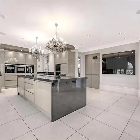 Holiday home The Essex Mansion Spa Romford