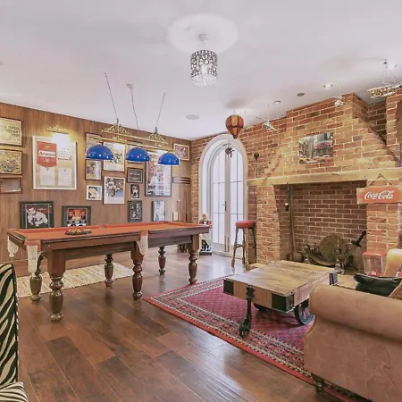 The Essex Mansion Spa Holiday home