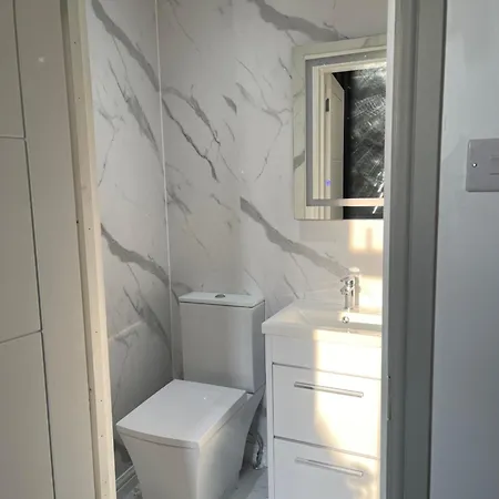 The Lux Ville, Stunning 6 Bedroom In London