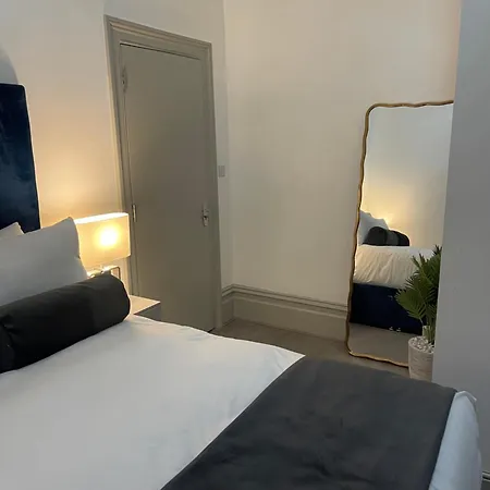 The Lux Ville, Stunning 6 Bedroom In London * Plumstead (Greater London)