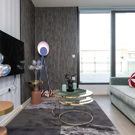 Palm Tree House - Candyland Apartment