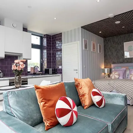 Apartment Palm Tree House - Candyland