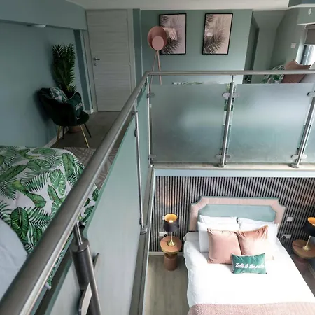 Palm Tree House - Beverly Hills Apartment