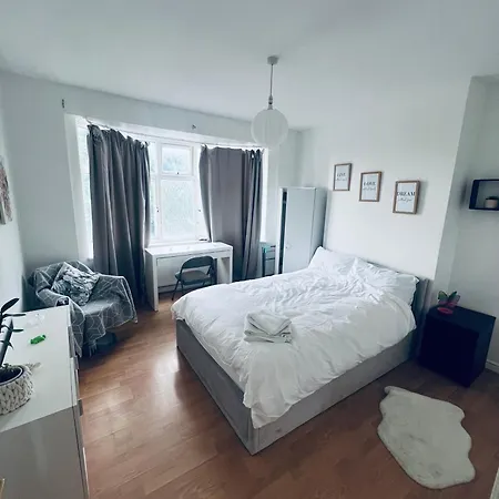 Two Bedroom Flat Burnt Oak London *