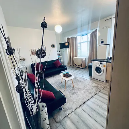 Two Bedroom Flat Burnt Oak London Apartment