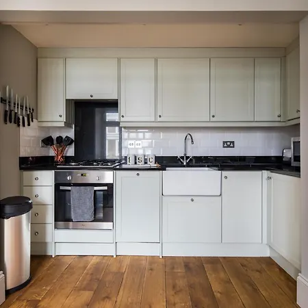 Homely Parkside 2-bed In Primrose Hill Apartment London