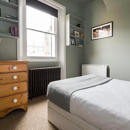 Homely Parkside 2-bed In Primrose Hill Apartment London