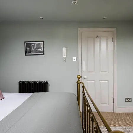 Homely Parkside 2-bed In Primrose Hill Apartment London